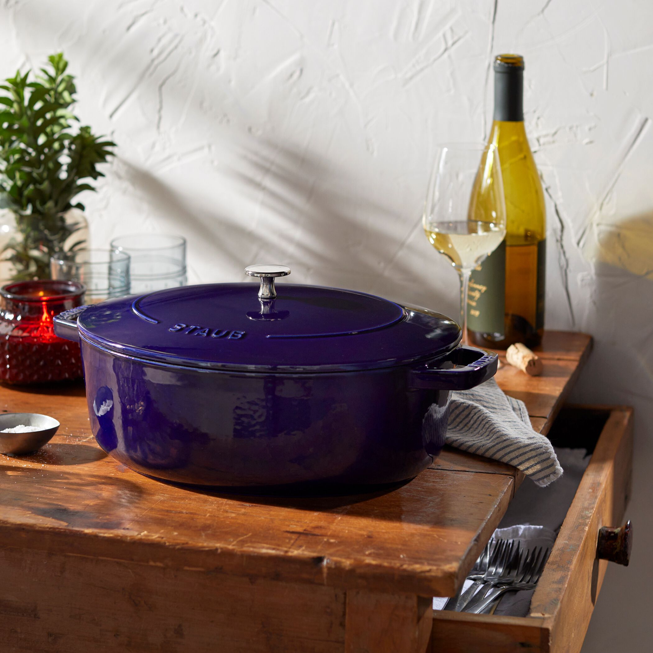 La Cocotte 5.5 qt, Round, Dutch Oven, Dark Blue | STAUB