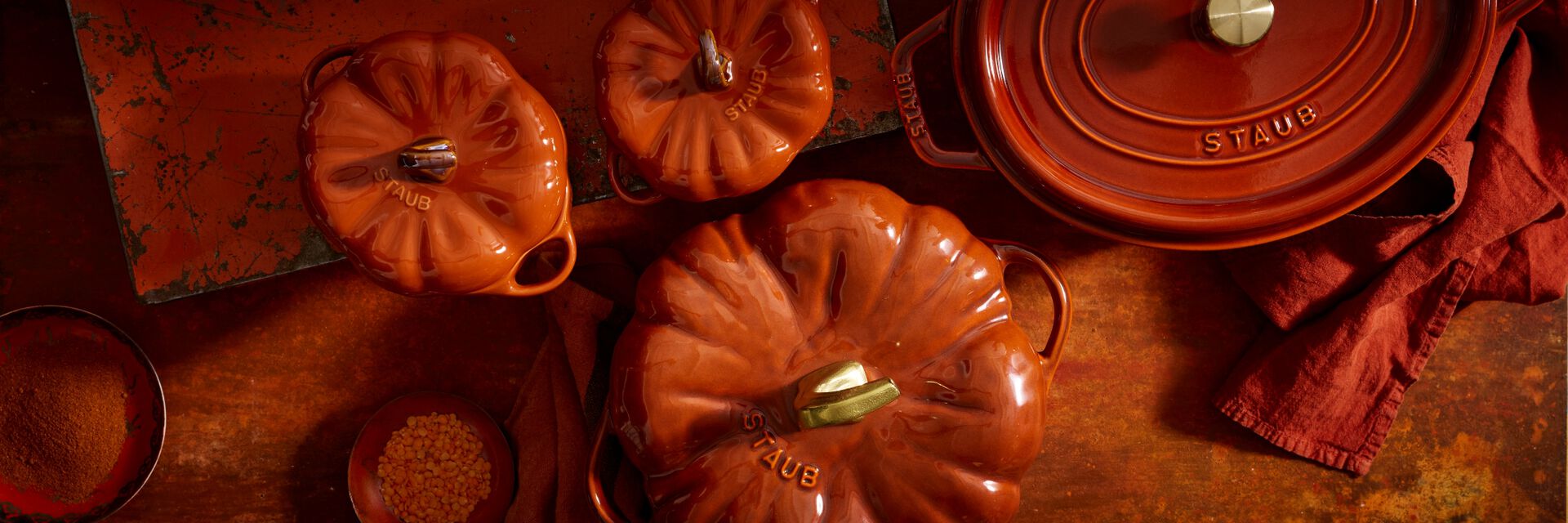 STAUB Pumpkin cast iron, ceramics and burnt orange Dutch oven