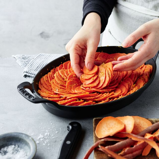 11-inch, Oval, Gratin Baking Dish, Matte Black,,large