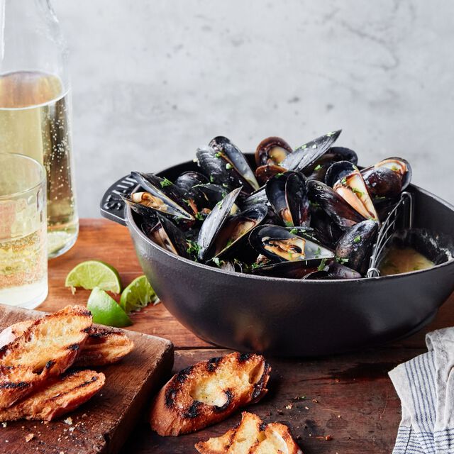 2 qt, Cast Iron, Mussel Pot, Matte Black,,large