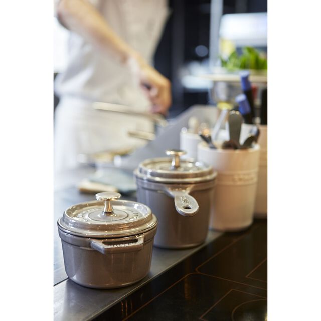 1.5 qt Sauce Pan, Cast Iron ,,large
