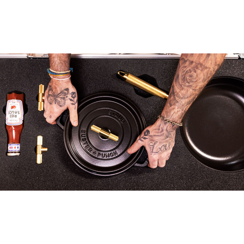 7 qt, Round, Dutch Oven Buster And Punch, Matte Black,,large