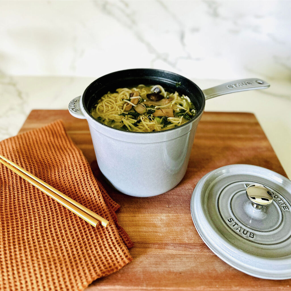 3 qt Sauce Pan, Cast Iron ,,large